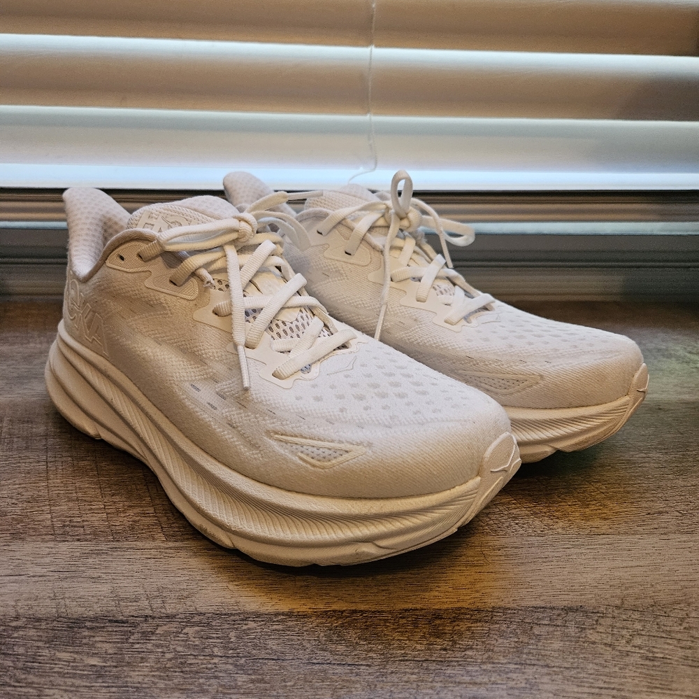 Hoka Clifton 9 Womens Size 8 in White